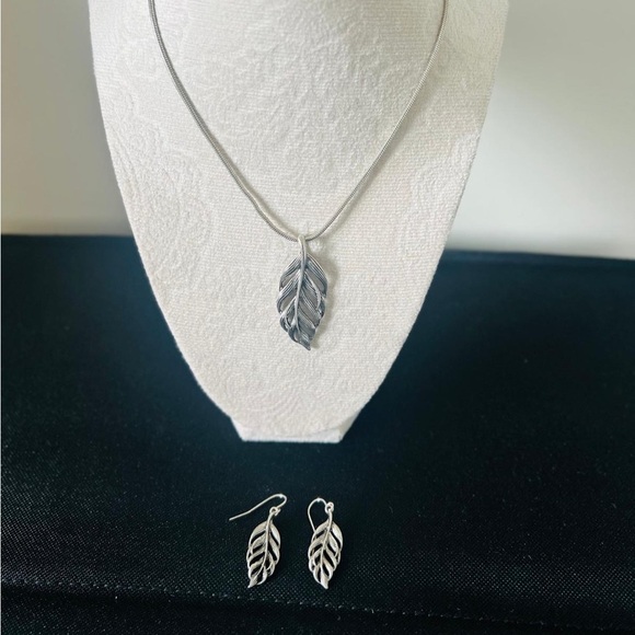 Leaf Pendant Necklace and Earrings Set - Picture 1 of 3